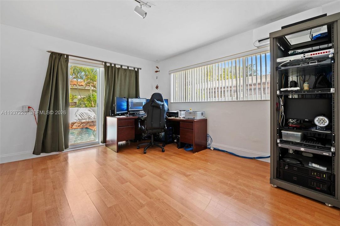 En Venta: $2,595,000 (4 camas, 3 baños, 2749 Pies cuadrados)