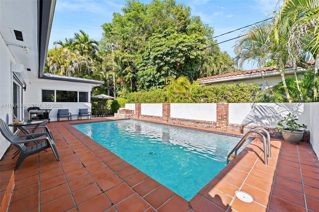 En Venta: $2,595,000 (4 camas, 3 baños, 2749 Pies cuadrados)
