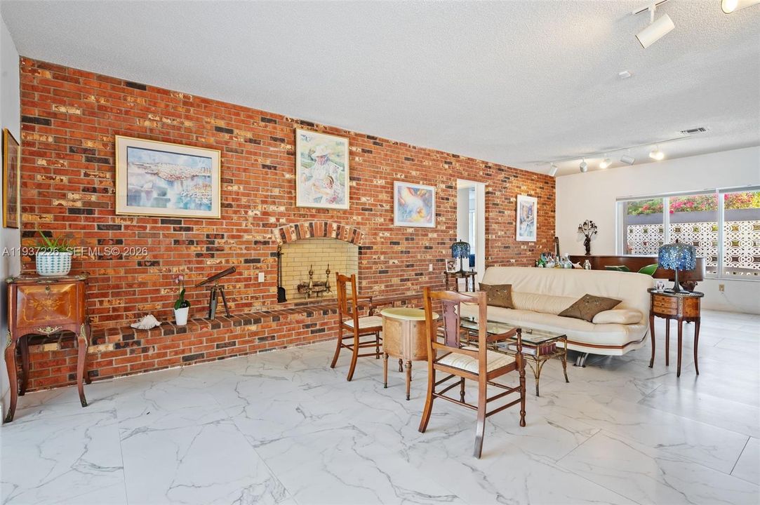 En Venta: $2,595,000 (4 camas, 3 baños, 2749 Pies cuadrados)