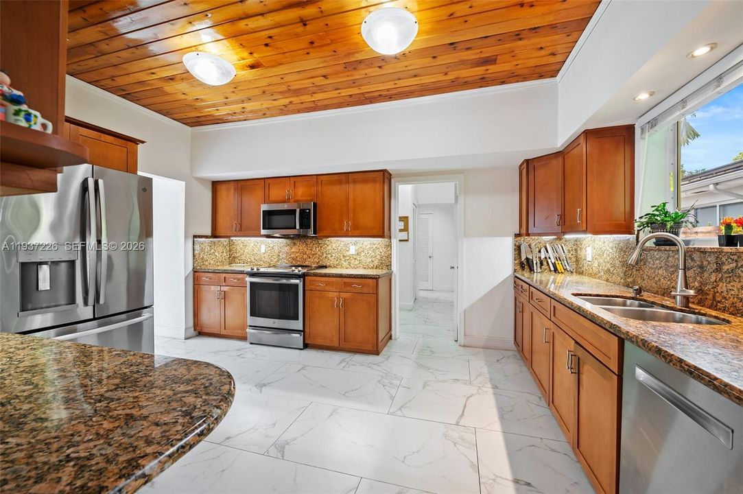 En Venta: $2,595,000 (4 camas, 3 baños, 2749 Pies cuadrados)