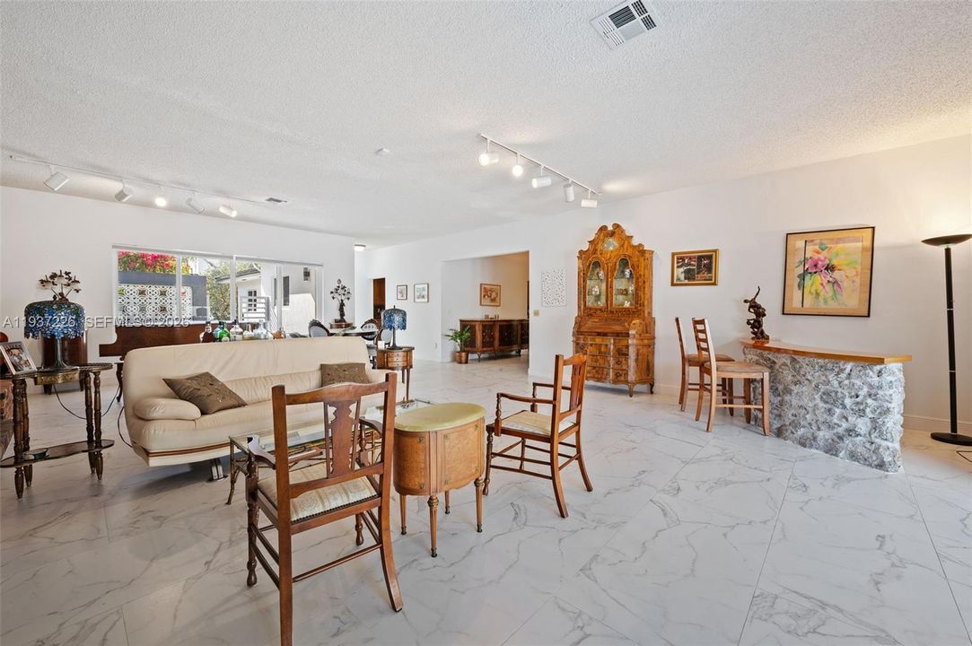 En Venta: $2,595,000 (4 camas, 3 baños, 2749 Pies cuadrados)