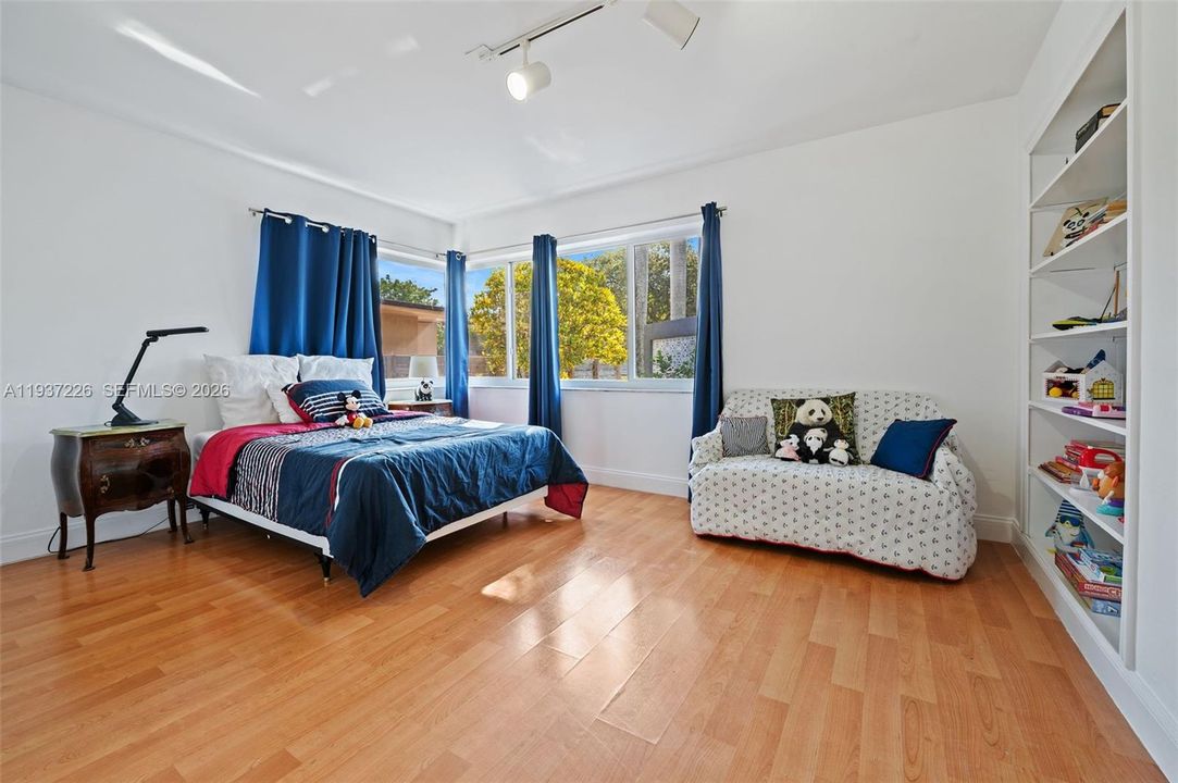 En Venta: $2,595,000 (4 camas, 3 baños, 2749 Pies cuadrados)