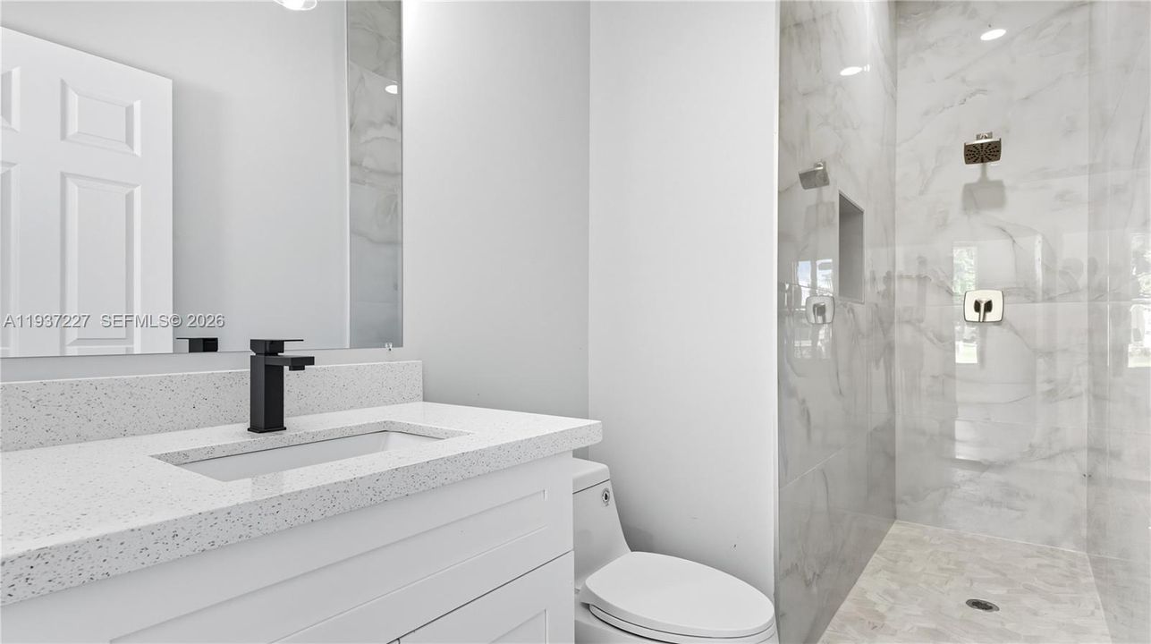 Private Bath (Suite)