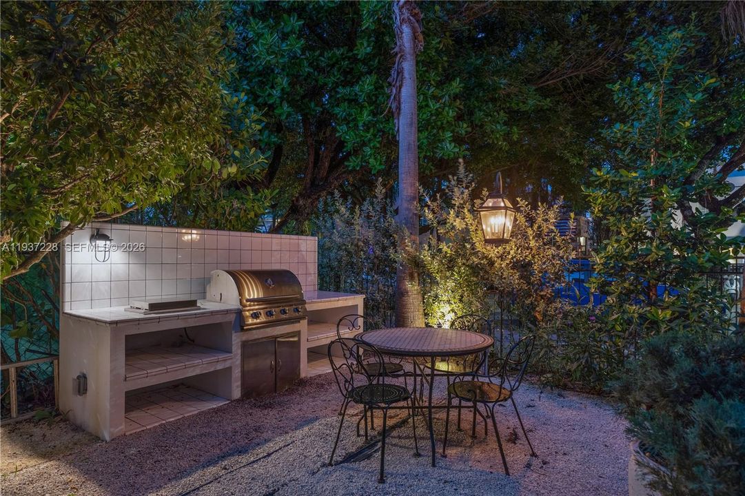 В аренду: $4,000 (2 спален, 2 ванн, 6064 Квадратных фут)