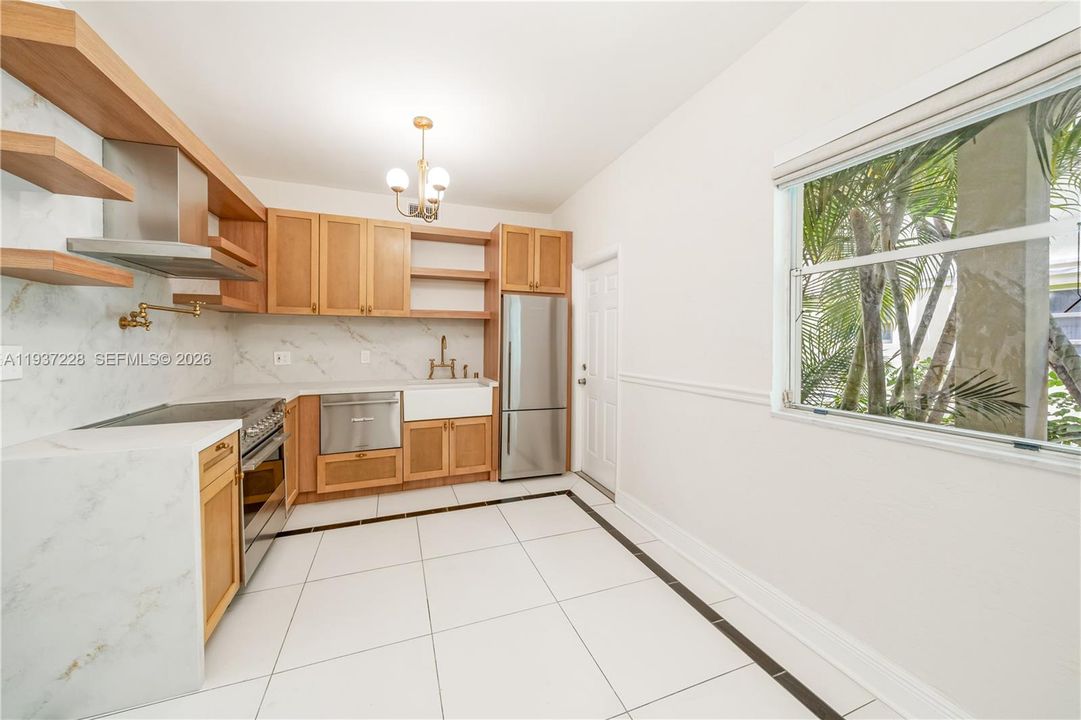 В аренду: $4,000 (2 спален, 2 ванн, 6064 Квадратных фут)