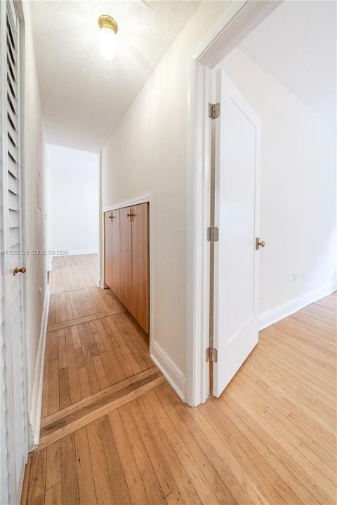 В аренду: $4,000 (2 спален, 2 ванн, 6064 Квадратных фут)