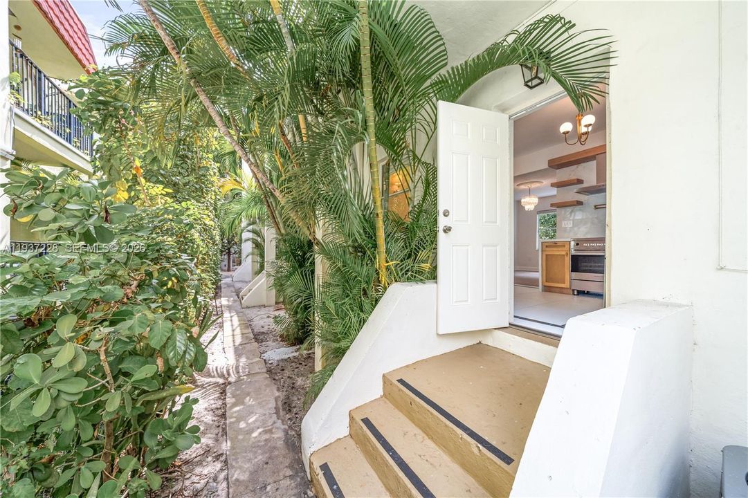 В аренду: $4,000 (2 спален, 2 ванн, 6064 Квадратных фут)