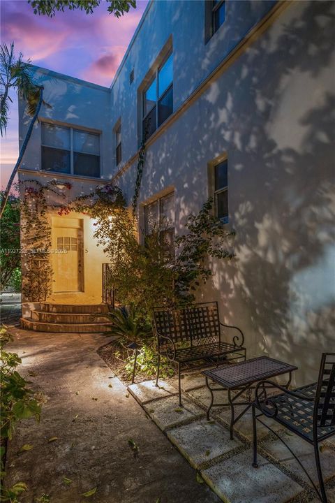 В аренду: $4,000 (2 спален, 2 ванн, 6064 Квадратных фут)