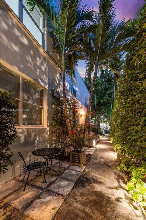 В аренду: $4,000 (2 спален, 2 ванн, 6064 Квадратных фут)