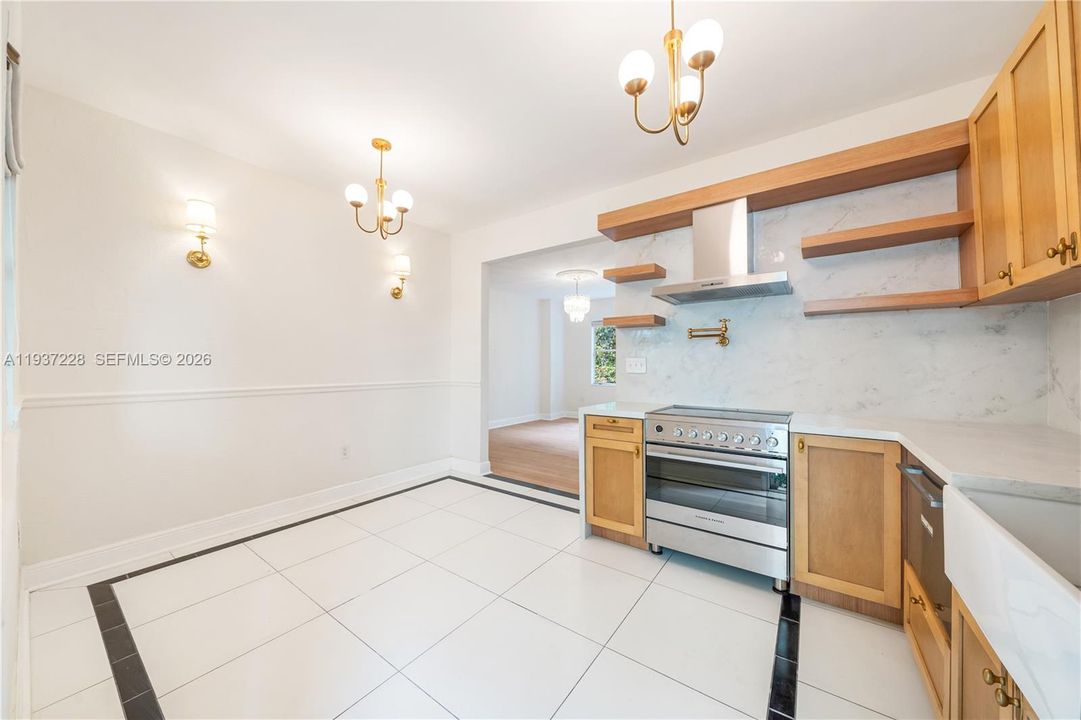 В аренду: $4,000 (2 спален, 2 ванн, 6064 Квадратных фут)