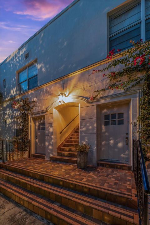 В аренду: $4,000 (2 спален, 2 ванн, 6064 Квадратных фут)