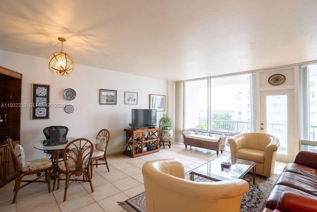 На продажу: $415,000 (1 спален, 1 ванн, 787 Квадратных фут)