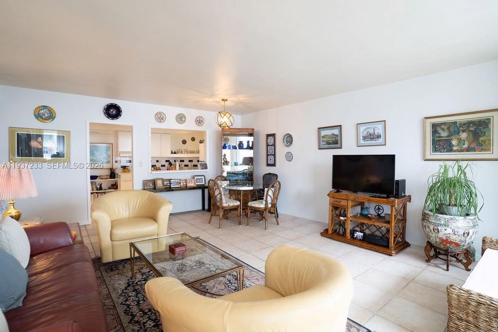 На продажу: $415,000 (1 спален, 1 ванн, 787 Квадратных фут)