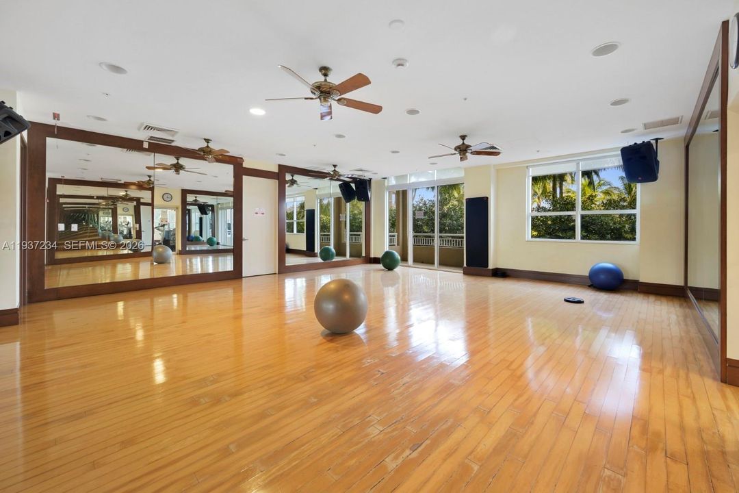 待售: $375,000 (1 贝兹, 1 浴室, 860 平方英尺)