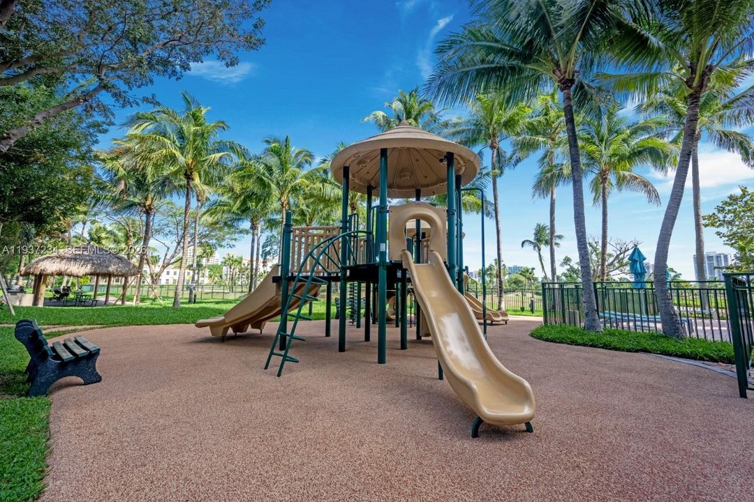 待售: $375,000 (1 贝兹, 1 浴室, 860 平方英尺)