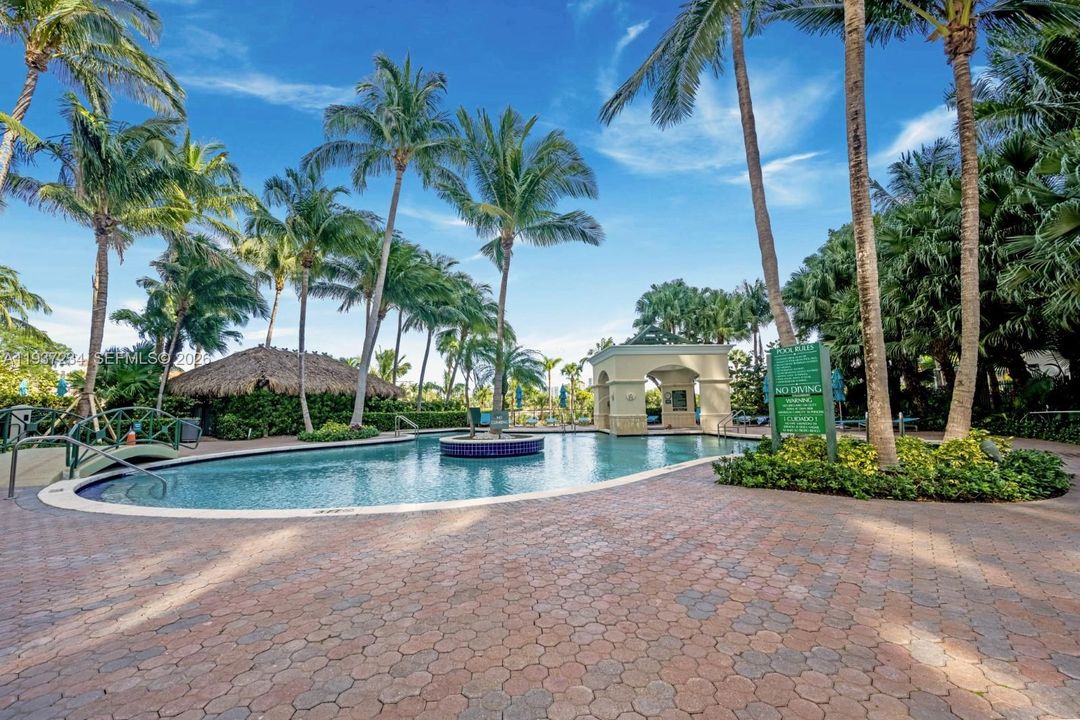 待售: $375,000 (1 贝兹, 1 浴室, 860 平方英尺)