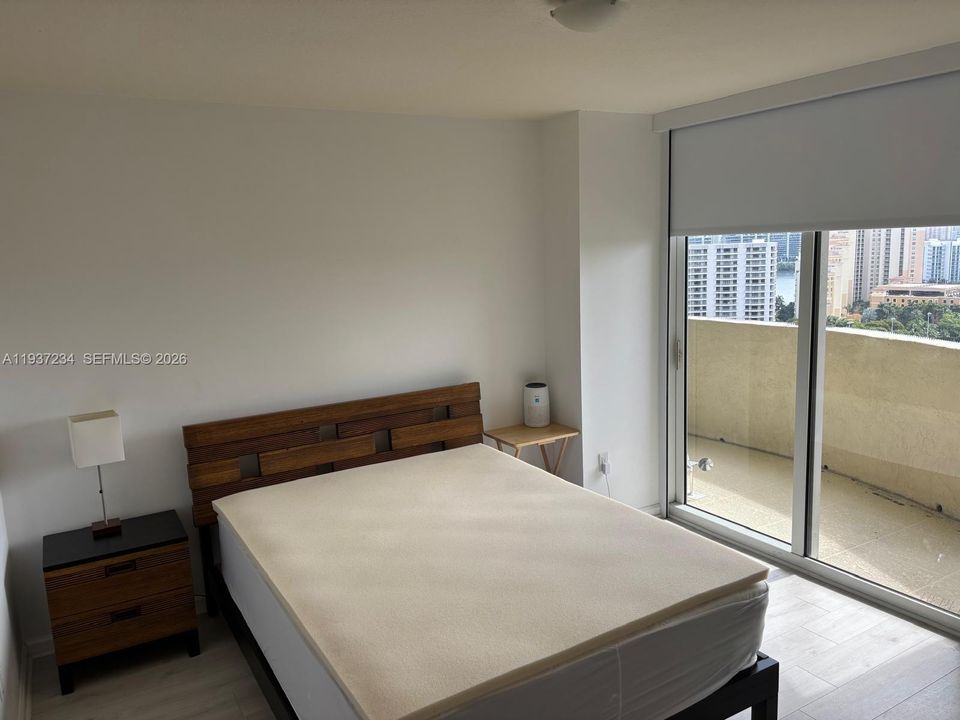 待售: $375,000 (1 贝兹, 1 浴室, 860 平方英尺)