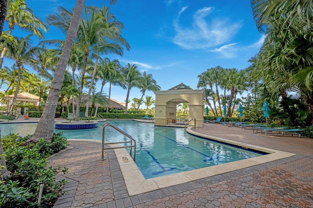 待售: $375,000 (1 贝兹, 1 浴室, 860 平方英尺)