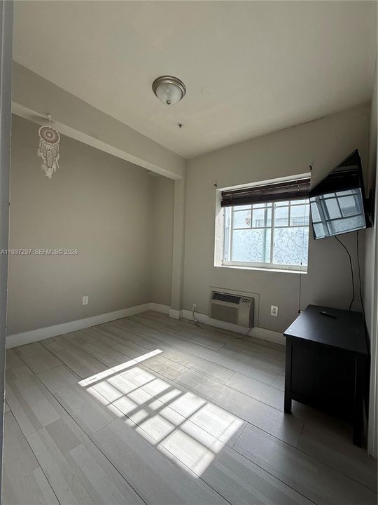 For Rent: $1,800 (1 beds, 1 baths, 18467 Square Feet)