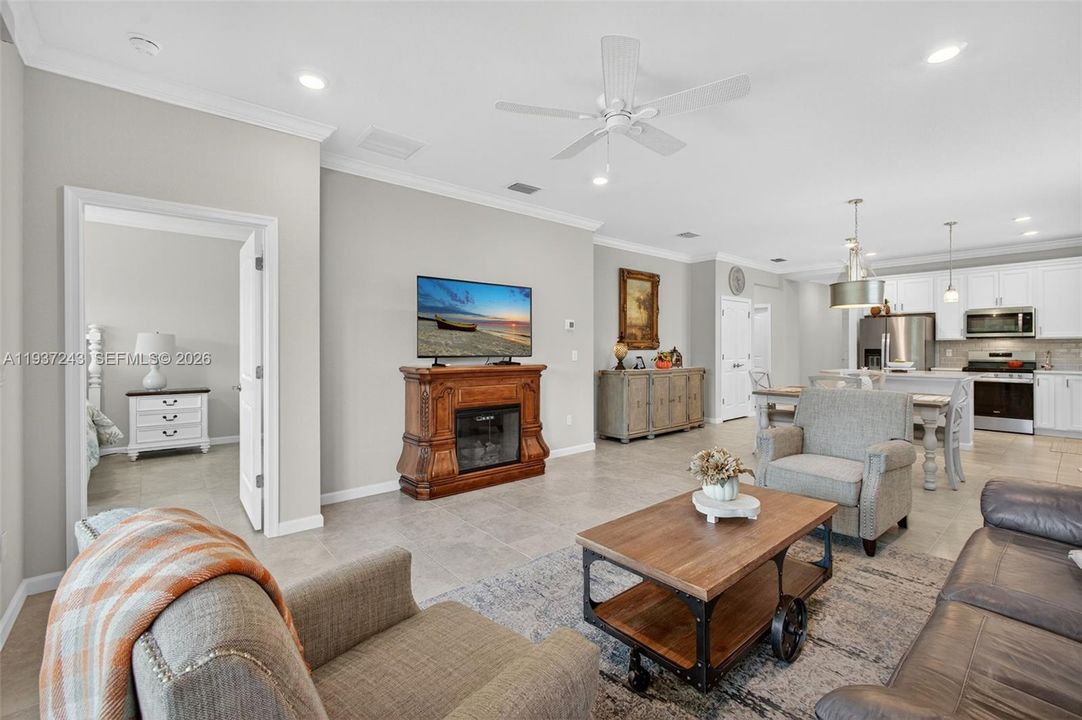 For Sale: $372,900 (2 beds, 2 baths, 1579 Square Feet)