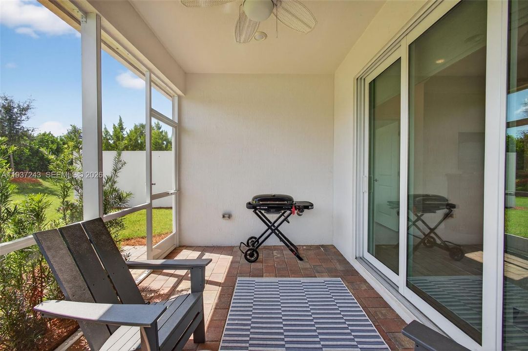 For Sale: $372,900 (2 beds, 2 baths, 1579 Square Feet)