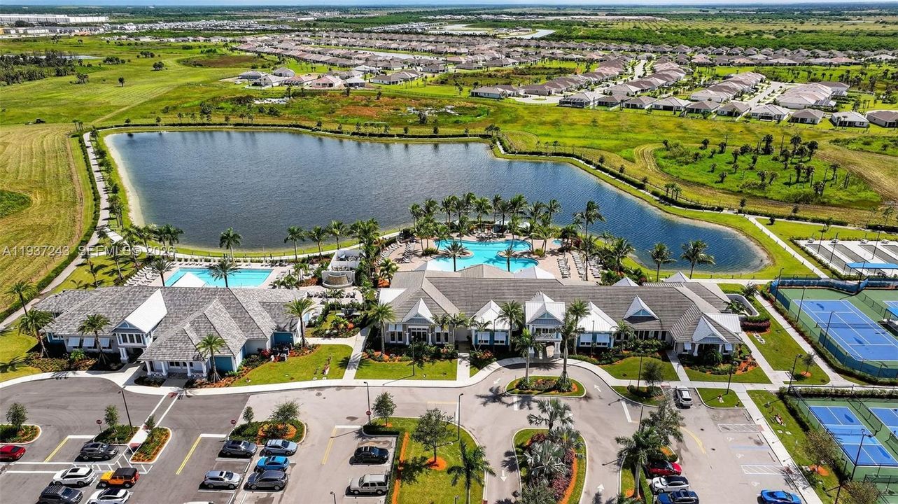 For Sale: $372,900 (2 beds, 2 baths, 1579 Square Feet)