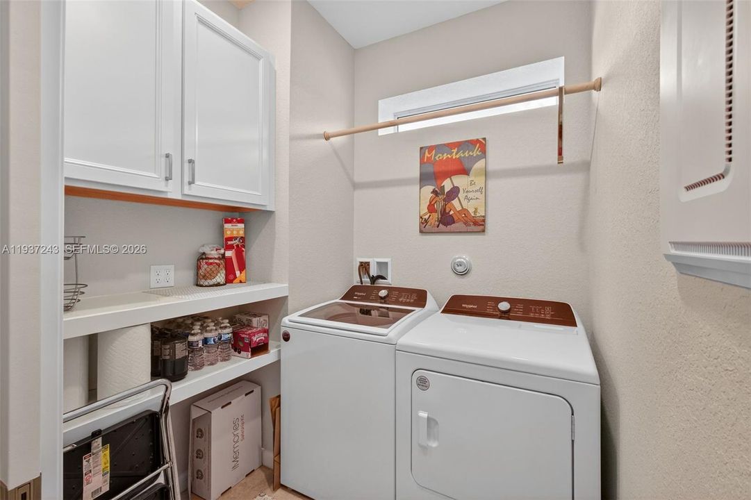 For Sale: $372,900 (2 beds, 2 baths, 1579 Square Feet)