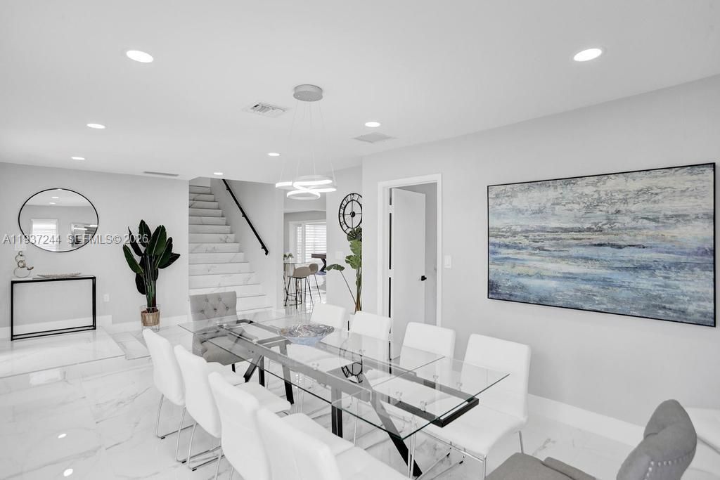 待售: $1,800,000 (6 贝兹, 3 浴室, 3036 平方英尺)