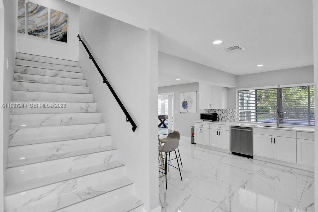 待售: $1,800,000 (6 贝兹, 3 浴室, 3036 平方英尺)