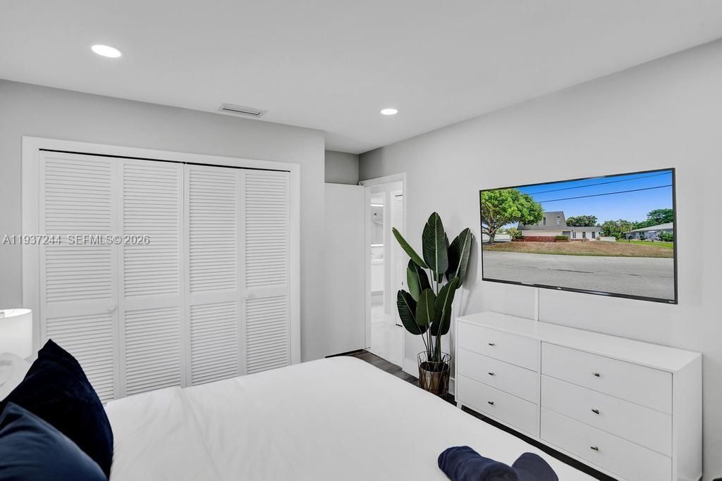 待售: $1,800,000 (6 贝兹, 3 浴室, 3036 平方英尺)