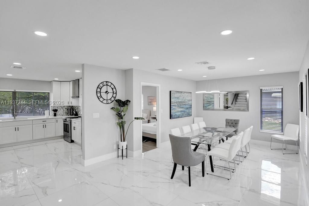 待售: $1,800,000 (6 贝兹, 3 浴室, 3036 平方英尺)