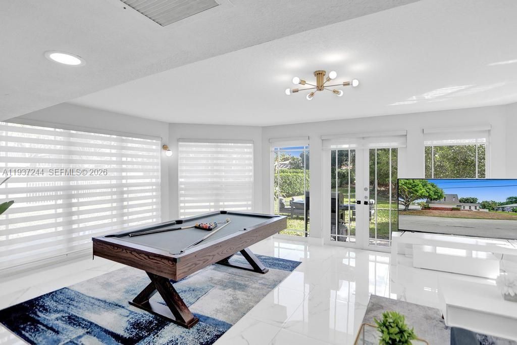 待售: $1,800,000 (6 贝兹, 3 浴室, 3036 平方英尺)