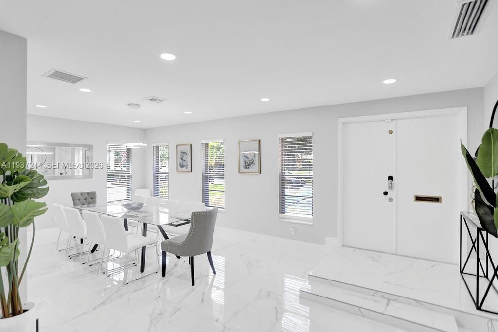 待售: $1,800,000 (6 贝兹, 3 浴室, 3036 平方英尺)