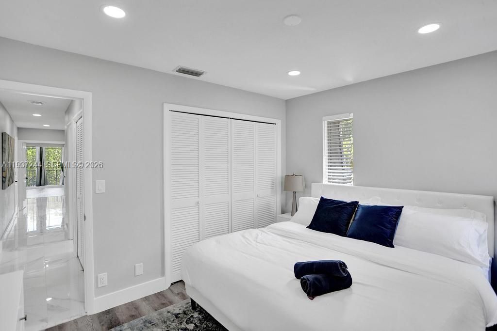 待售: $1,800,000 (6 贝兹, 3 浴室, 3036 平方英尺)