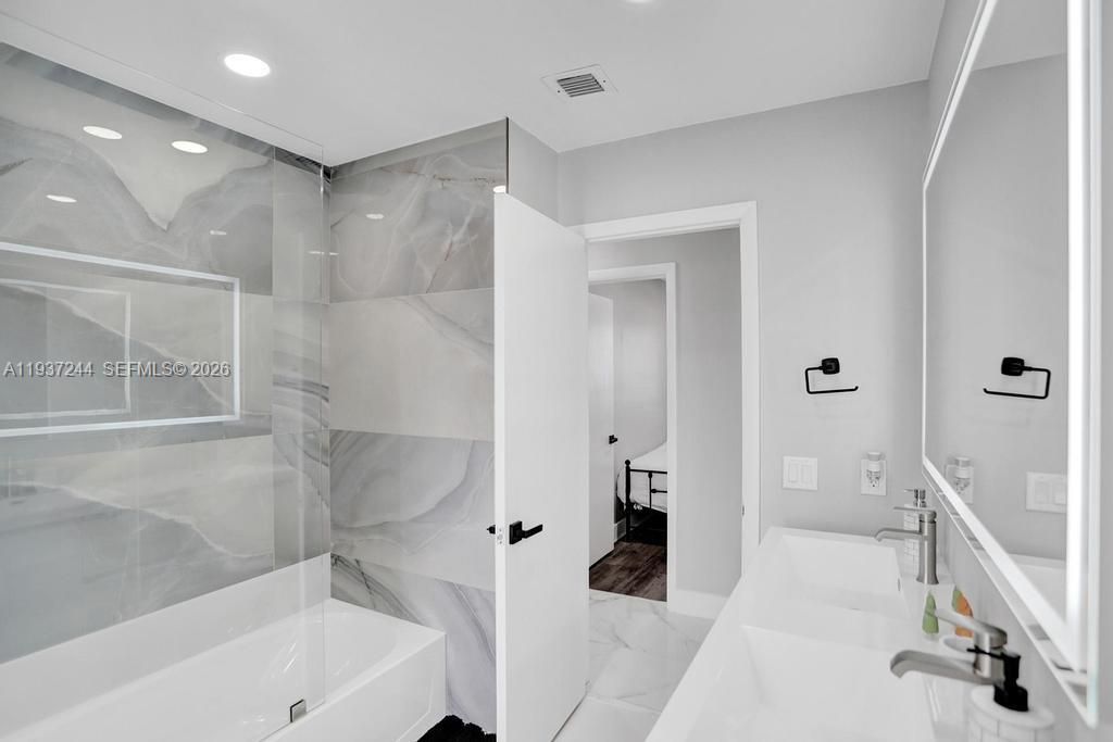 待售: $1,800,000 (6 贝兹, 3 浴室, 3036 平方英尺)