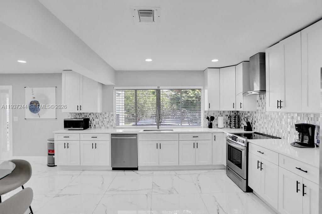 待售: $1,800,000 (6 贝兹, 3 浴室, 3036 平方英尺)