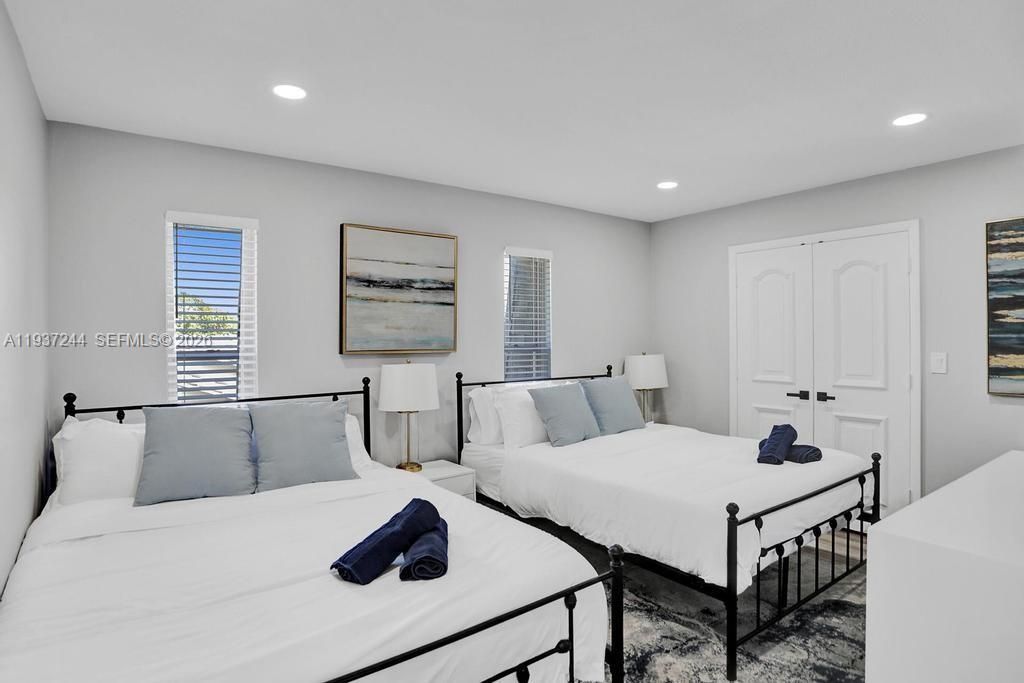 待售: $1,800,000 (6 贝兹, 3 浴室, 3036 平方英尺)