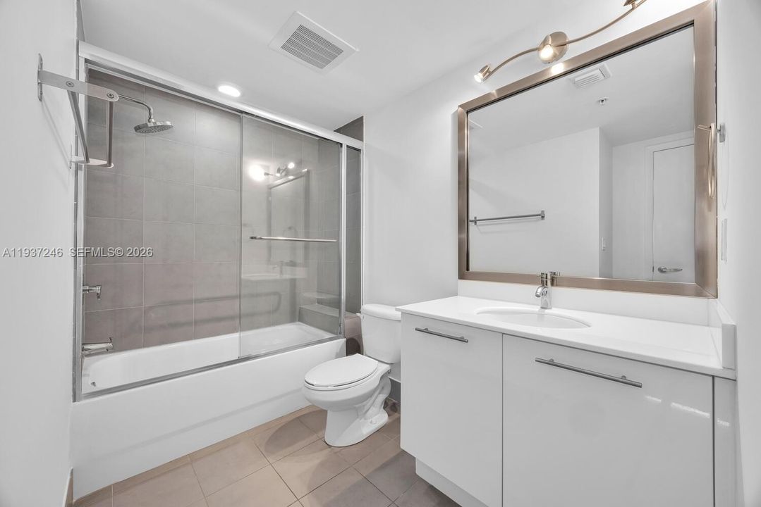 For Sale: $600,000 (2 beds, 2 baths, 1121 Square Feet)