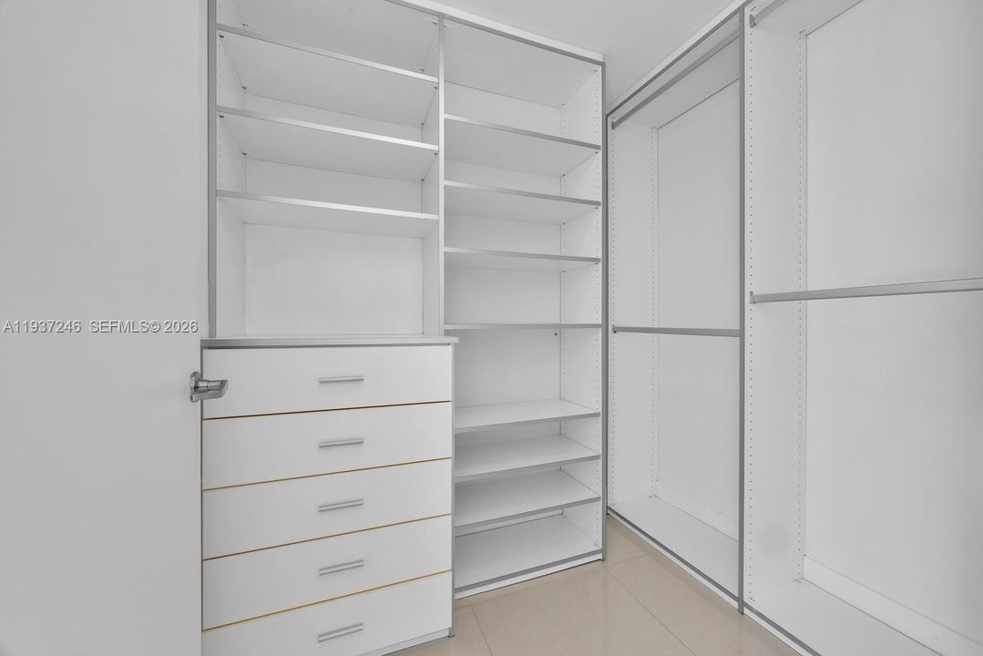 For Sale: $600,000 (2 beds, 2 baths, 1121 Square Feet)