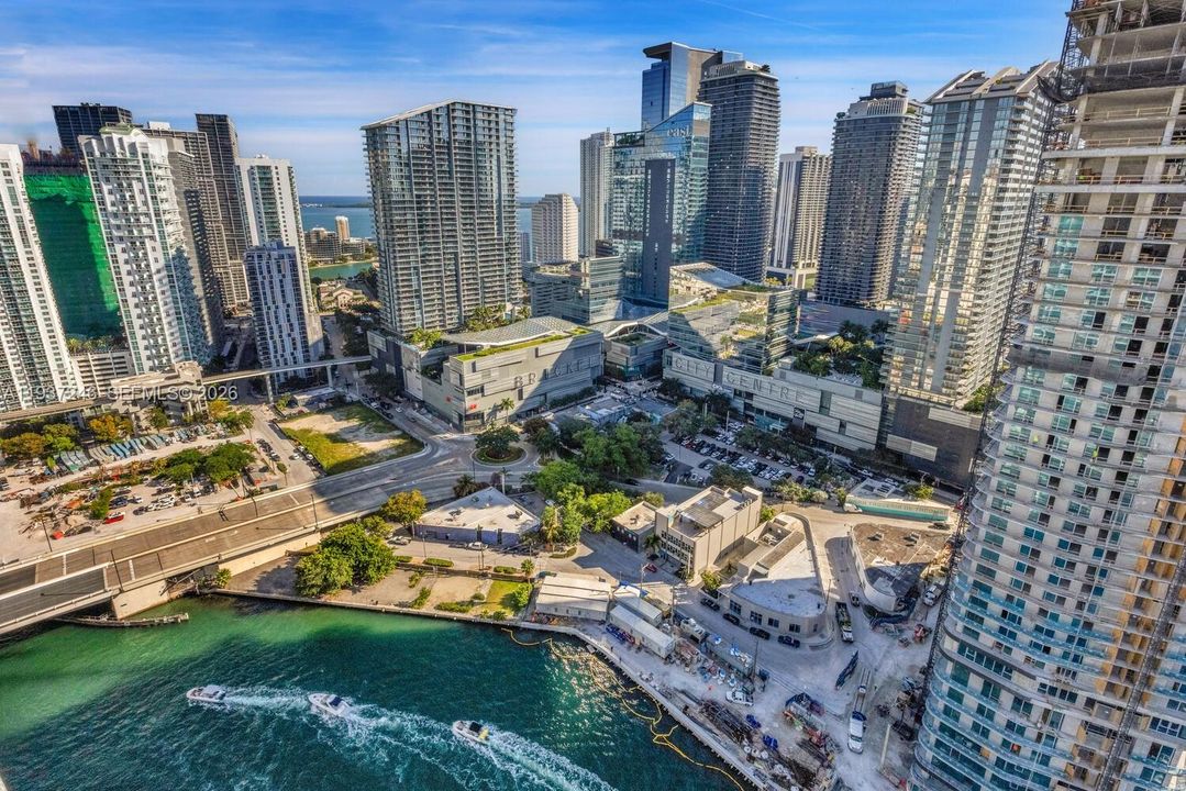 For Sale: $600,000 (2 beds, 2 baths, 1121 Square Feet)