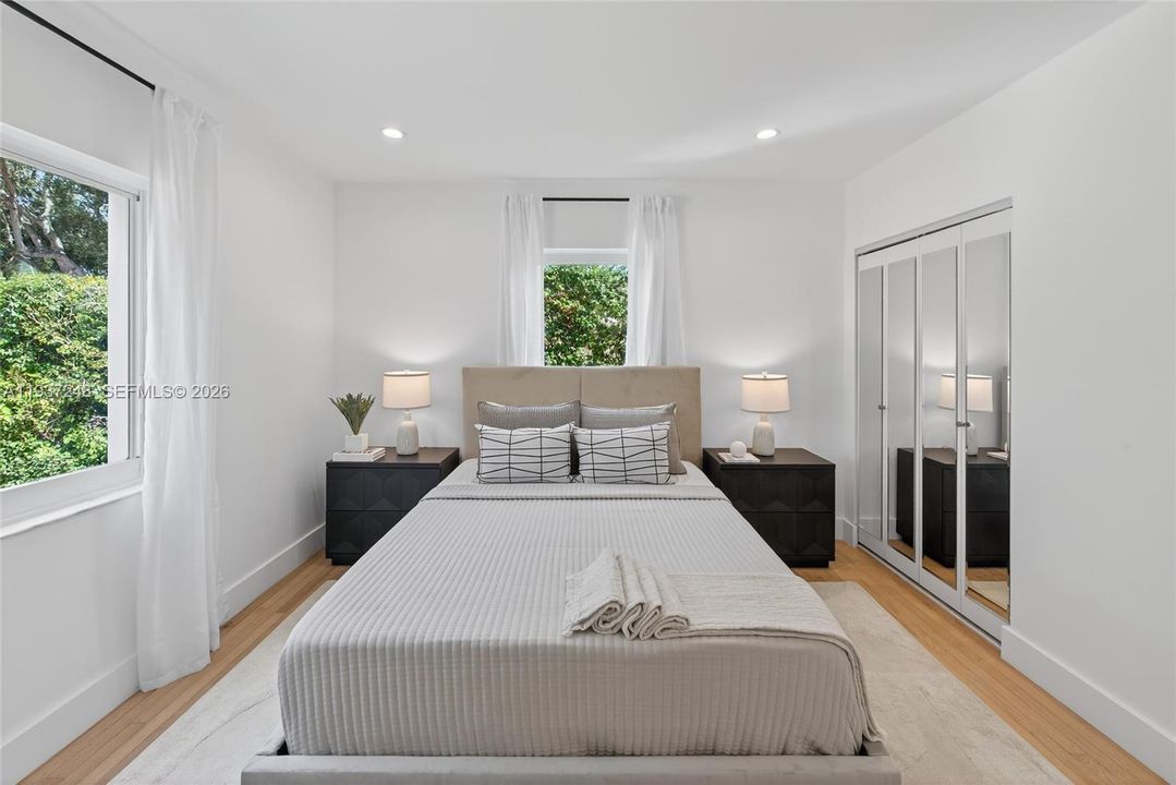 待售: $919,000 (2 贝兹, 1 浴室, 1225 平方英尺)