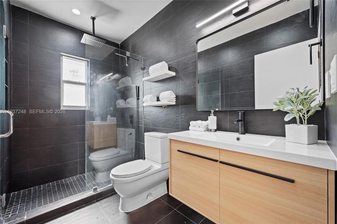 待售: $919,000 (2 贝兹, 1 浴室, 1225 平方英尺)