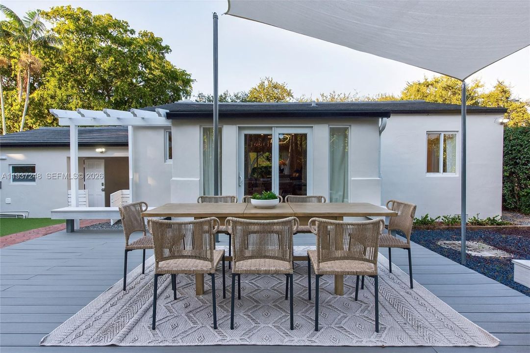 待售: $919,000 (2 贝兹, 1 浴室, 1225 平方英尺)