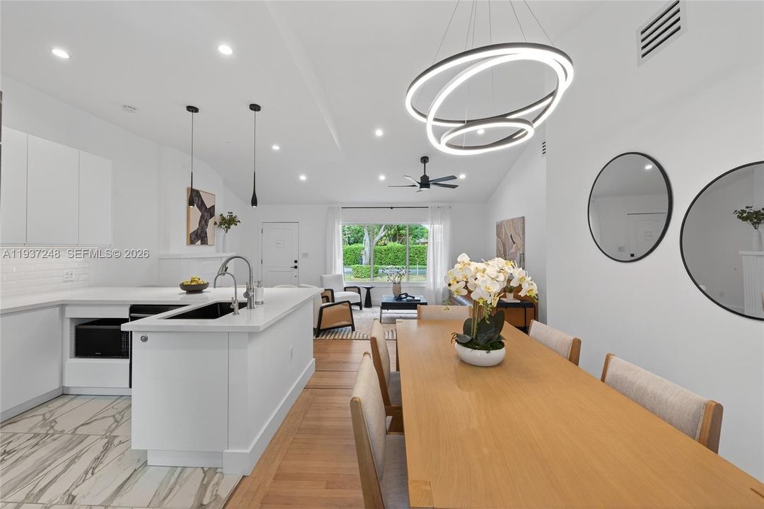 待售: $919,000 (2 贝兹, 1 浴室, 1225 平方英尺)