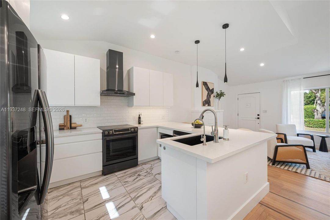 待售: $919,000 (2 贝兹, 1 浴室, 1225 平方英尺)