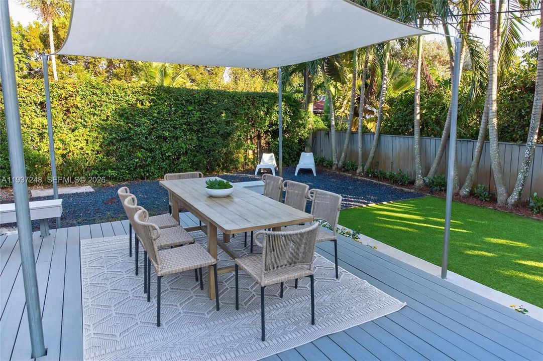 待售: $919,000 (2 贝兹, 1 浴室, 1225 平方英尺)