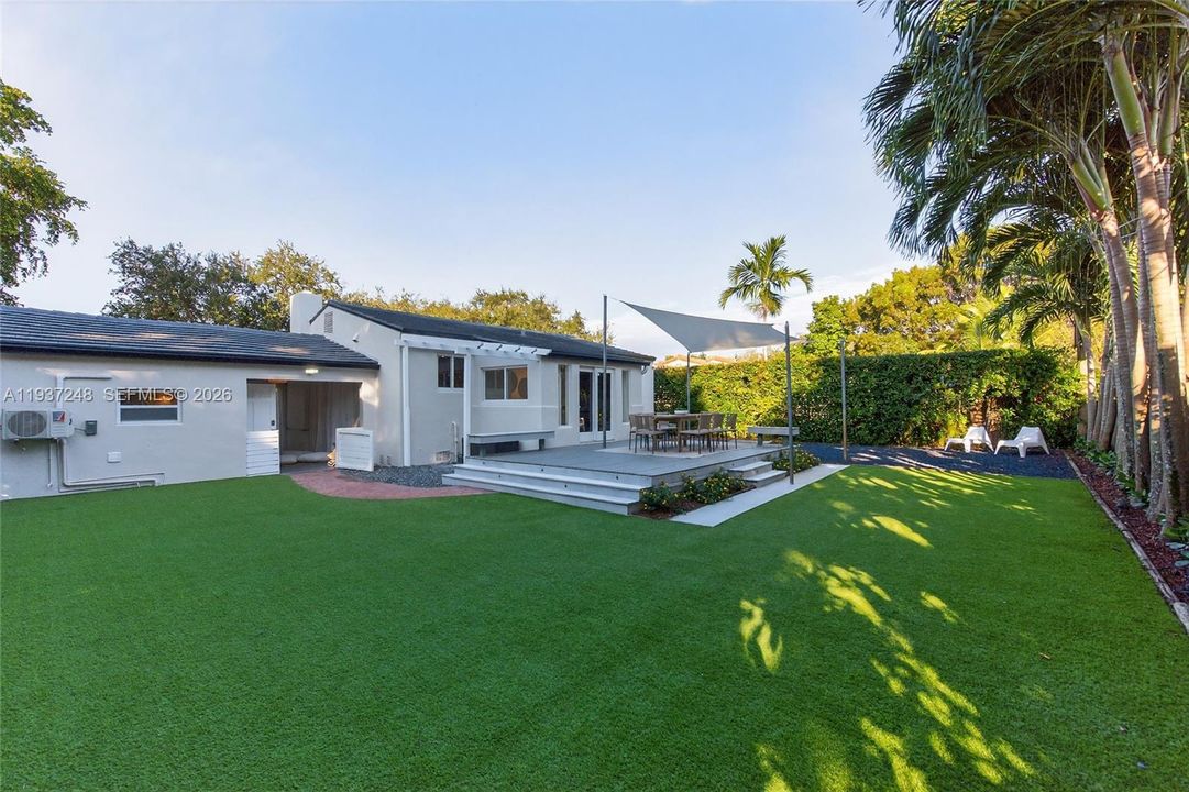 待售: $919,000 (2 贝兹, 1 浴室, 1225 平方英尺)