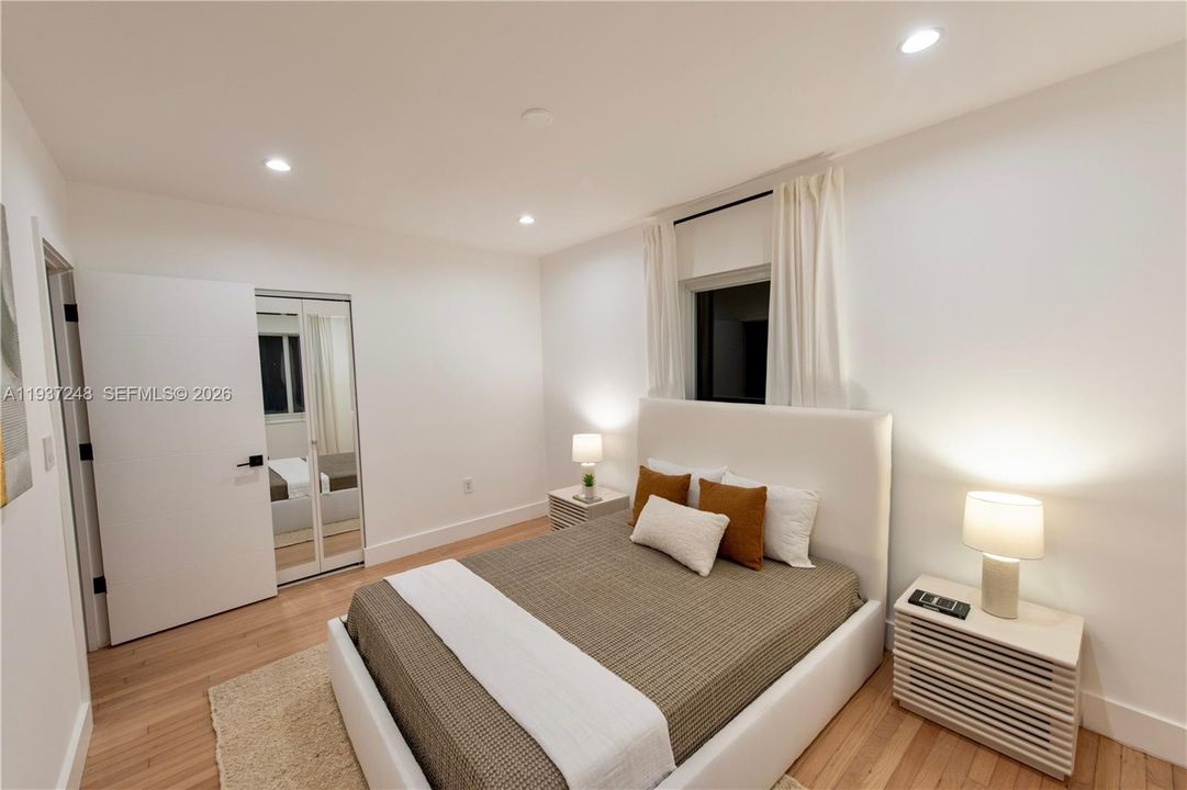 待售: $919,000 (2 贝兹, 1 浴室, 1225 平方英尺)