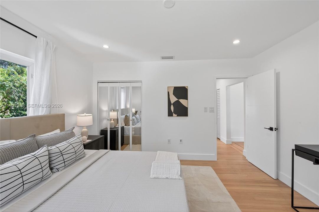 待售: $919,000 (2 贝兹, 1 浴室, 1225 平方英尺)