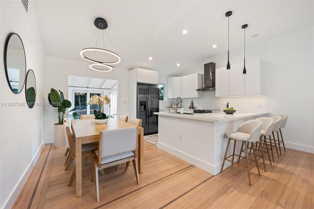 待售: $919,000 (2 贝兹, 1 浴室, 1225 平方英尺)